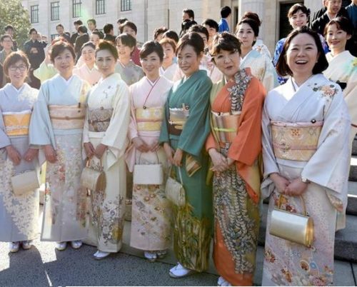 Văn hóa Nhật Bản được thể hiện qua trang phục Kimono